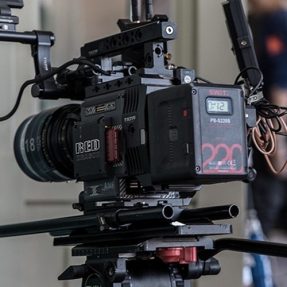 SWIT PB-S220S CINEMA V-Mount batéria so 4x D-TAP
