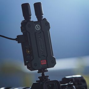 Hollyland Mars 4K 450ft 4K UHD wireless video transmission